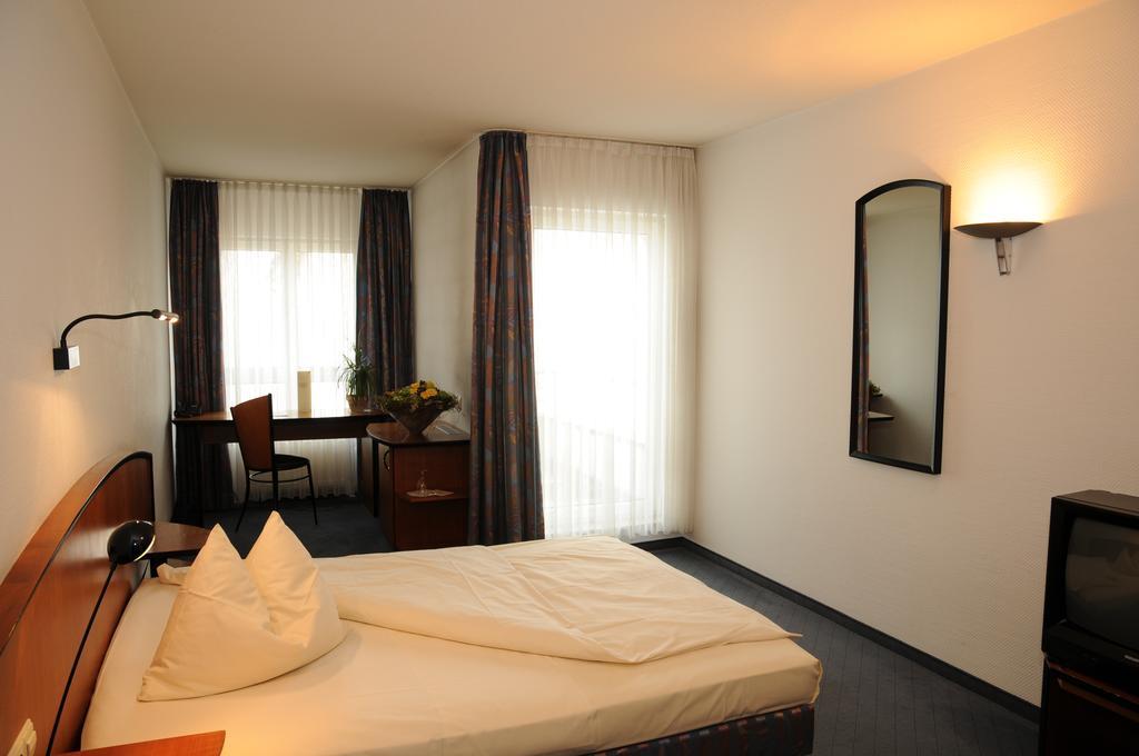 Hotel Restaurant Maitre Wernau Habitación foto